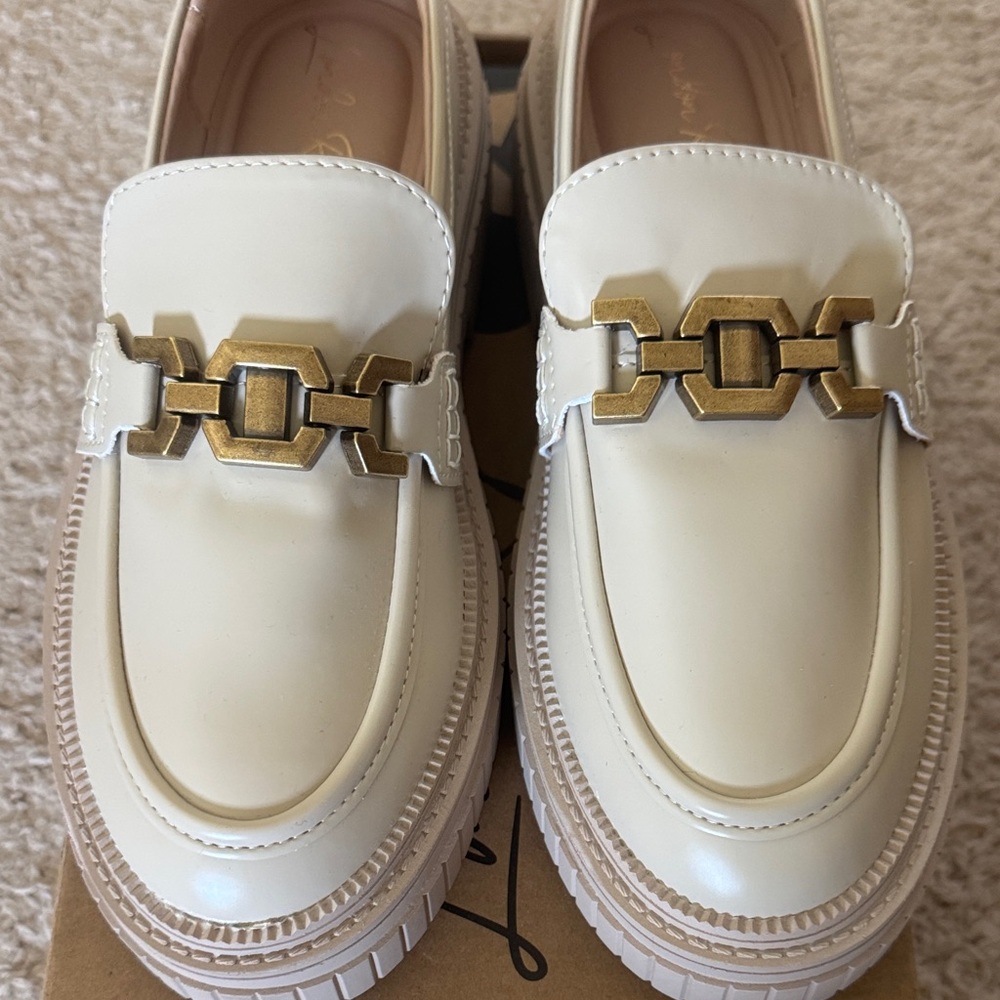 Cream Leather Loafers with Gold Chain Accent